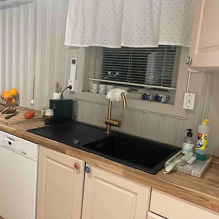 Fantastisk Sjohytte, 10 Sengeplasser, Og Egen Brygge * Fredrikstad