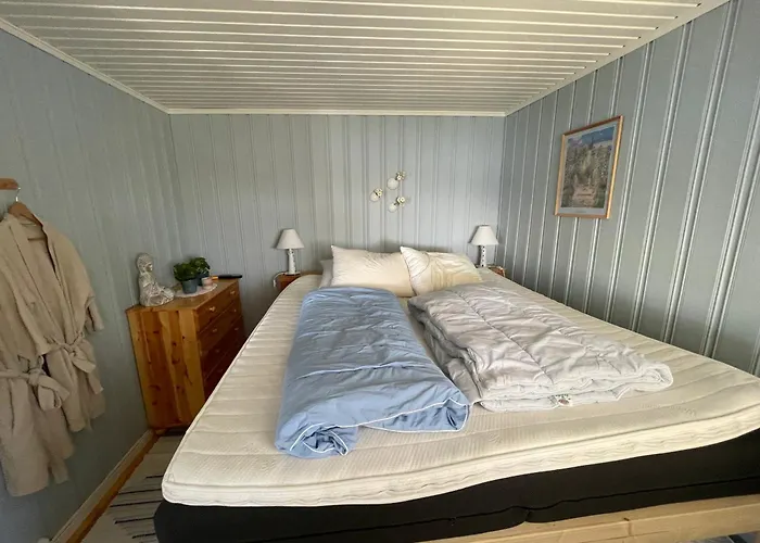 Fantastisk Sjohytte, 10 Sengeplasser, Og Egen Brygge *
