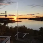Fantastisk Sjohytte, 10 Sengeplasser, Og Egen Brygge *