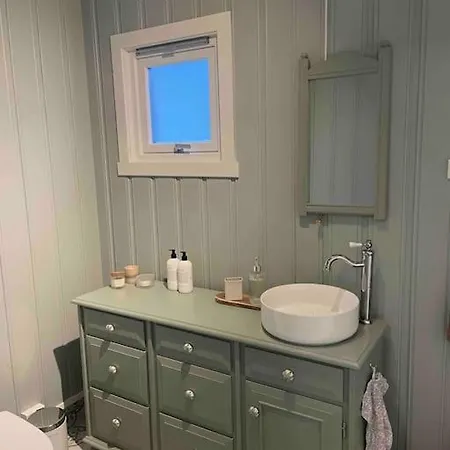 Fantastisk Sjohytte, 10 Sengeplasser, Og Egen Brygge * Fredrikstad