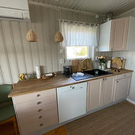 Fantastisk Sjohytte, 10 Sengeplasser, Og Egen Brygge *