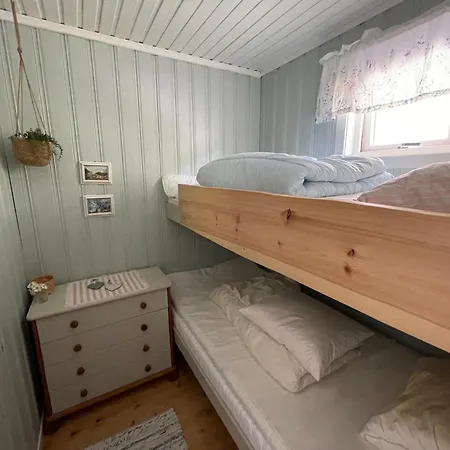 Сasa de vacaciones Fantastisk Sjohytte, 10 Sengeplasser, Og Egen Brygge